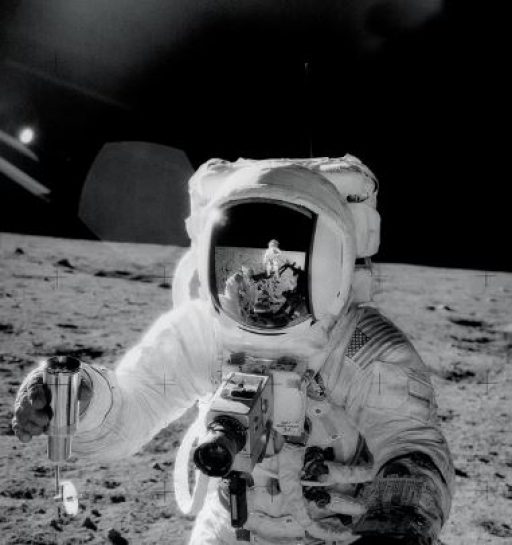 Φωτογραφίες απο την διαστημική αποστολή APOLLO 12 στην Σελήνη